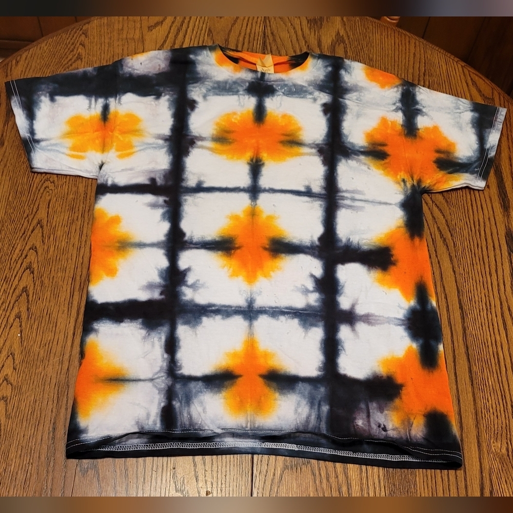 Shibori Style Tie Dye T-Shirt Black, White and Orange M